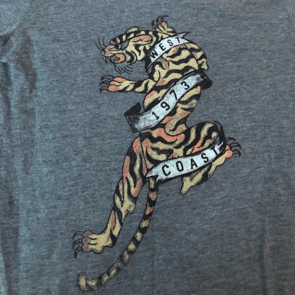 Cute Aeropostale tiger shirt! - Picture 2 of 4